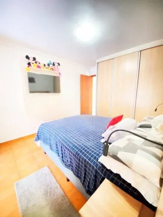 Imagem Sobrado com 165 m² 3 Dormitorios sendo 2 Suites 2 Vagas de Garagens