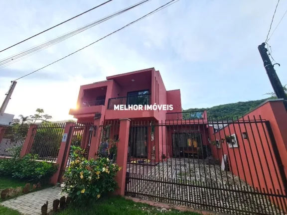 Imagem Casa Duplex á venda com 4 dormitórios localizada na praia Mariscal em Bombinhas.