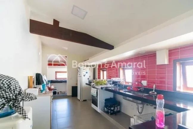 Imagem Linda e espaçosa casa com área construída de 600 m² em um terreno de 1.056 m². A residência, m...