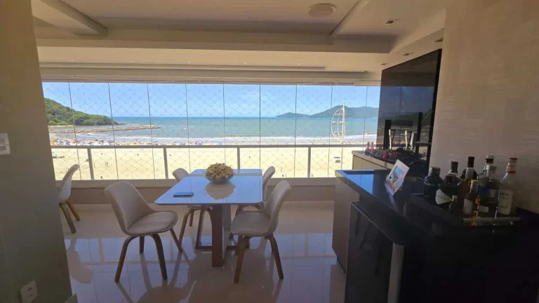 Imagem Apartamento frente mar mobiliado com 2 dormitórios e 1 vaga em Balneário Camboriú/SC