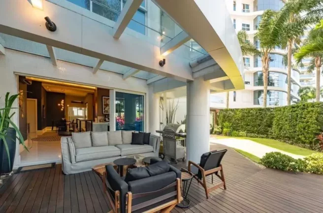 Imagem Apartamento diferenciado com 3 suítes e 3 vagas de garagem na Praia Brava em Itajaí