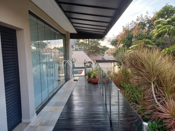 Imagem Linda e espaçosa casa com 472 m² de área construída em um terreno de 560 m². O imóvel possui s...