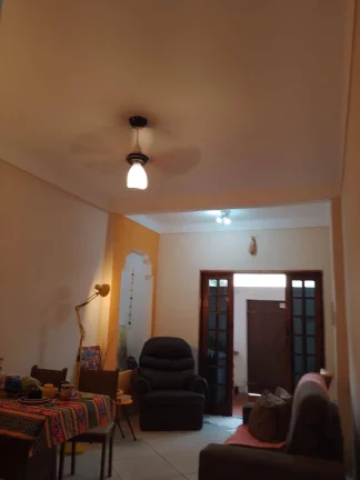 Imagem VENDO ÓTIMA CASA 115M² 2 QUARTOS RUA ANTONIO HOLANDA REALENGO - RJ