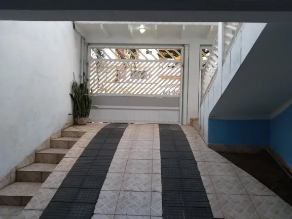 Imagem SOBRADO PADRÃO COM FRENTES PARA DUAS RUAS EM SANTO ANDRE, COM 3 DORMITÓRIOS E UM SALÃO COMERCIAL.