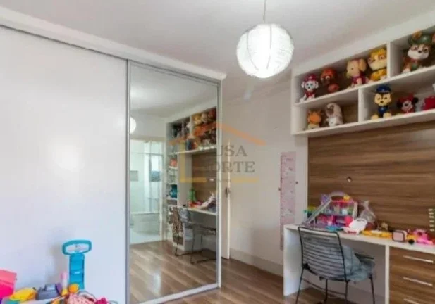 Imagem Sobrado de 260m² com 3 dormitórios, sendo 3 suítes, sendo uma master com closet, 5 banheiros, sal...