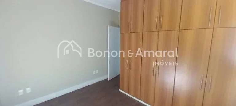 Imagem Linda casa à venda com design moderno no Jardim Botânico; suas acomodações contam com living de ...