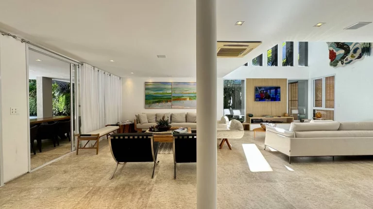 Imagem Magnífica Casa à Venda na Riviera - Módulo 19 - Apenas 900 Metros da Praia!