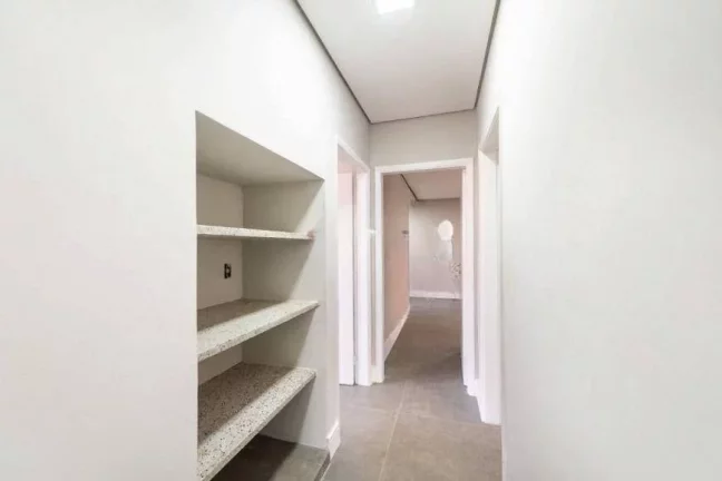 Imagem Vende-se casa reformada com 405 metros quadrados e 4 suítes no Alto de Pinheiros Casa com 405m² de...