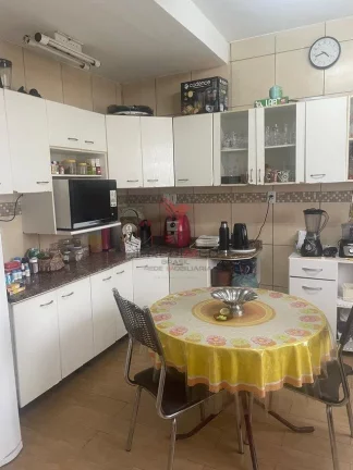 Imagem CASA A UMA QUADRA DA DOM JOAQUIM, pronta para moradia, toda reformada, é só se mudar