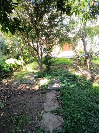 Imagem oportunidade! Ótima casa no centro de Atibaia com 287 m2 de terreno, quintal e porão