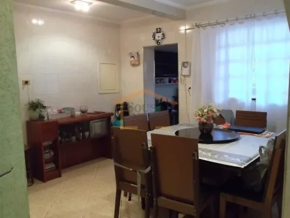 Imagem Sobrado de 210 m², totalmente reformado em porcelanato, com 3 dormitórios, sendo 1 suite com hidro...