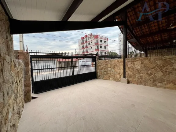 Imagem Casa Térrea na Tupi em Praia Grande com Piscina
