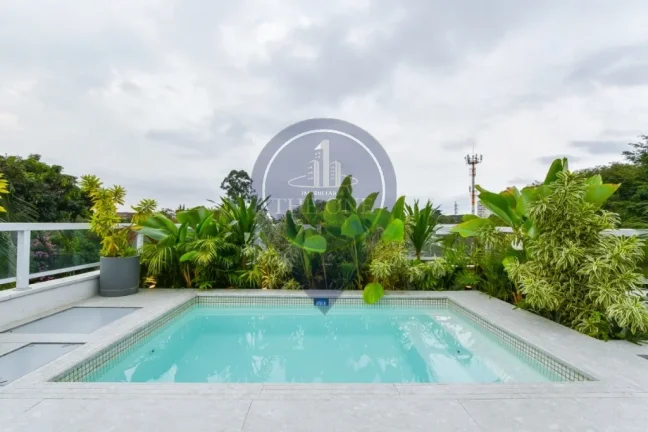 Imagem Cobertura de luxo à venda em São Paulo-SP, Alto de Pinheiros: 3 quartos, 1 suíte, 2 salas, 4 banheiros, 2 vagas, 260 m². Venha conferir!