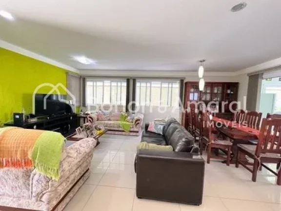 Imagem Lindo Sobrado com três suítes e piscina à venda em condomínio fechado na região do Barão Geral...