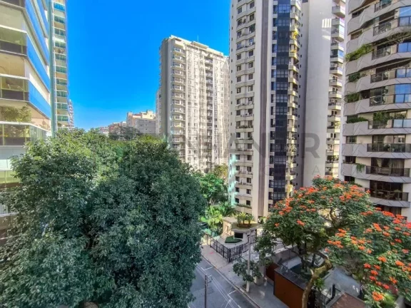 Imagem Apartamento mobiliado para locação no Itaim Bibi, São Paulo-SP: 2 quartos, 2 suítes, 3 salas, 4 banheiros, 2 vagas, 163 m².