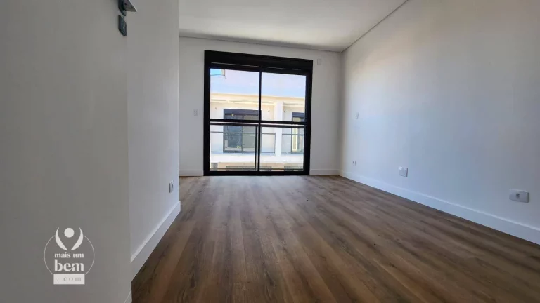 Imagem Sobrado com terraço, 3 quartos sendo 1 suíte à venda por R$ 830.000 - Tingui - Curitiba/PR