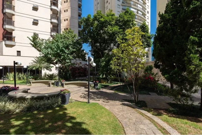 Apartamento com 3 Quartos à Venda, 120 m² em Moema - São Paulo