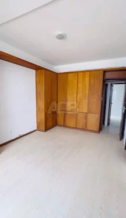 Imagem Apartamento à venda na Avenida Atlântica, 3 quartos, 1 vaga e 130m2.