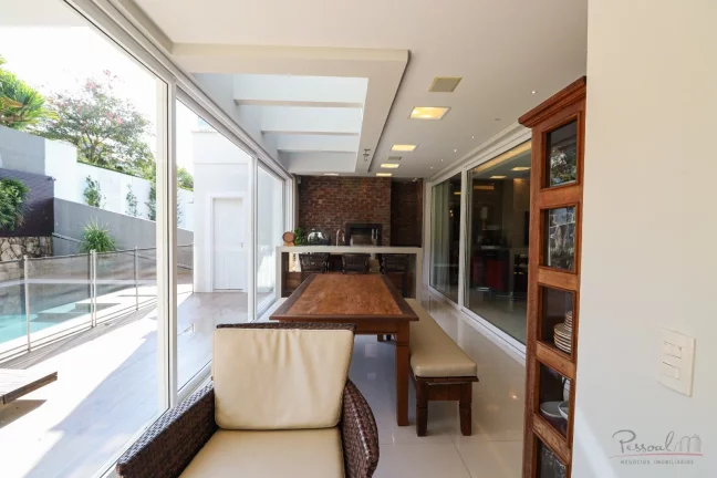 Imagem Venha conhecer esta linda casa dentro de um condomínio que fica em uma posição estratégica! Com ...