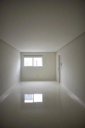 Imagem Apartamento com 3 suítes e 2 vagas de garagem na Av. Brasil em Balneário Camboriú/SC