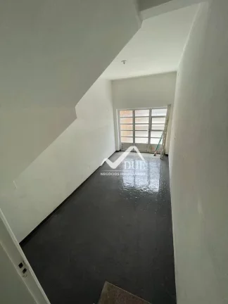 Imagem Sobrado isolado em excelente localização. 168m² de área útil.
