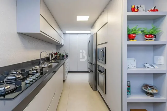 Imagem Sobrado Triplex à Venda – Alto Padrão e Sustentabilidade a Uma Quadra do Parque Atuba