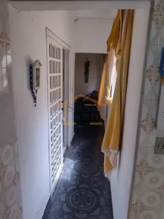 Imagem Imóvel com 2 casas antigas:
a primeira com 3 dormitórios, sala, cozinha ampla, 2 banheiros e vaga ...