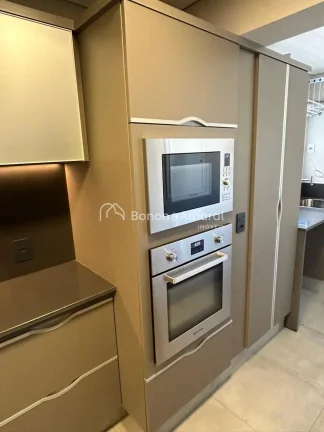 Imagem More em um apartamento de alto padrão em um dos endereços mais desejados de Campinas. Localizado e...