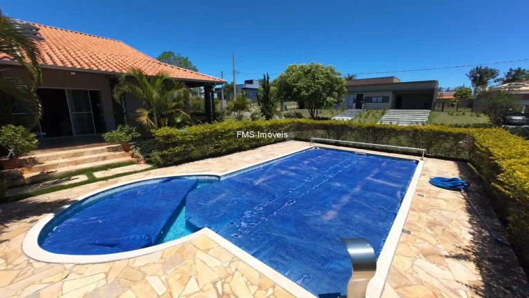 Imagem Casa com 4 suítes em condomínio a venda em Porangaba - SP