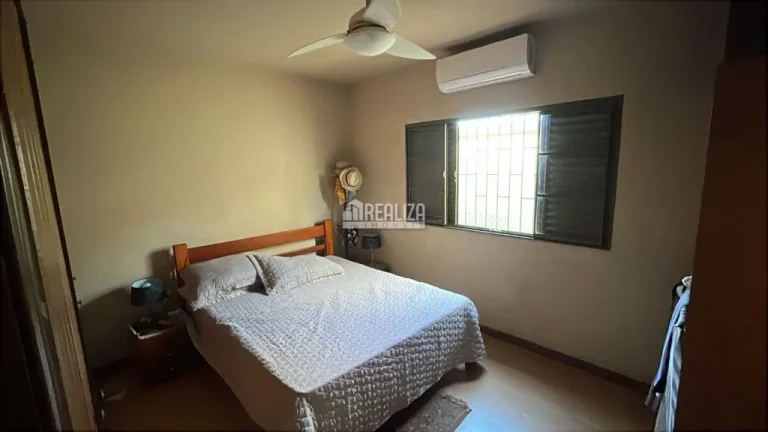 Imagem Linda casa à venda no bairro Estados Unidos em Uberaba | 3 dormitórios, piscina e móveis planejados!