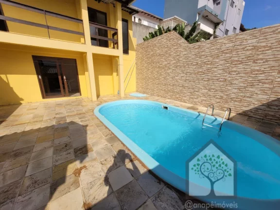 Imagem Casa ampla à venda próxima à Beira-Mar