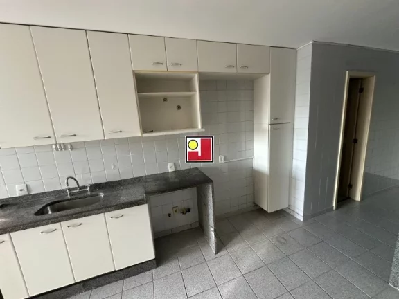 Imagem Vendo 3Q, Praia da Barra, 160m², cozinha planejada, armários, blindex, 2 vg, ônibus, clube, captação solar, recarga elétrica, tênis, futebol, squash
