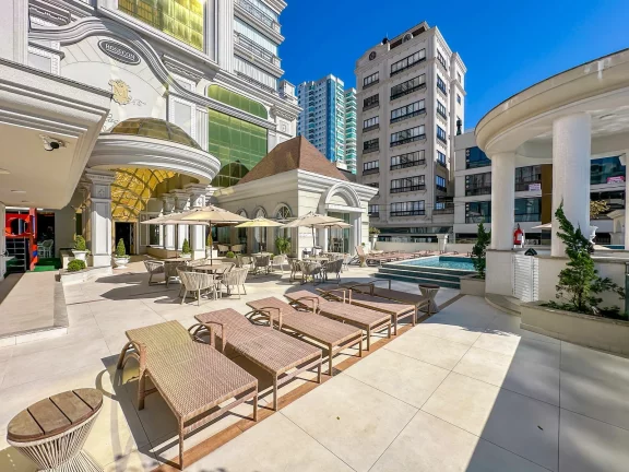 Imagem Apartamento com 4 dormitórios à venda sendo 4 suítes, 217.9 m² por - R$ 11.500.000,00 - Meia Praia - Itapema/SC