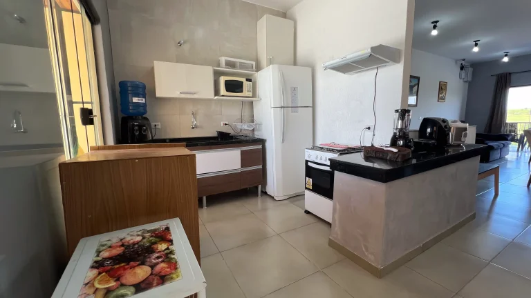 Imagem Chácara em Araçoiaba da Serra-SP, Bairro Campo do Meio: 3 Quartos, 2 Suítes, 1 Sala, 4 Banheiros, 2 Vagas, 250m².