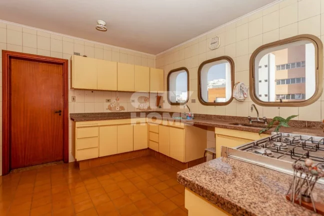 Imagem Ótimo apartamento com 301m² no Campo Belo, um por andar. Amplo living com varanda, home theather, ...