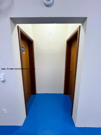 Imagem Sobrado Comercial para Locação em Limeira, Jardim Maria Bruschi Modeneis, 2 banheiros, 10 vagas