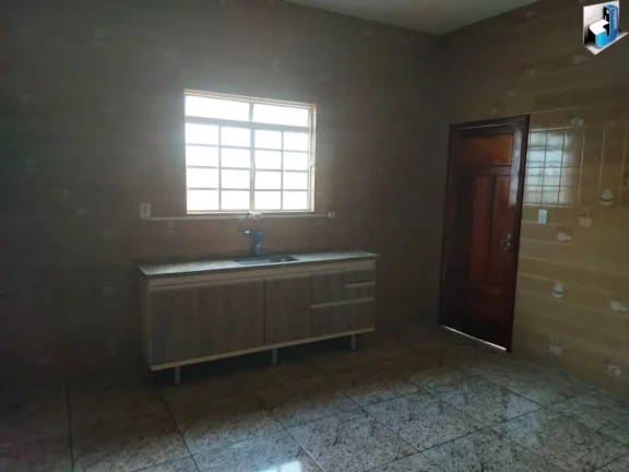 Imagem Casa a venda no Centro de Tatuí a 200m da praça da Matriz.