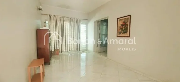 Imagem Casa em localização estratégica no coração do Guanabara, ideal para fins residenciais ou comerc...