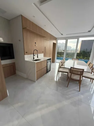 Imagem Casa em condomínio com 4 suítes e 2 vagas de garagem