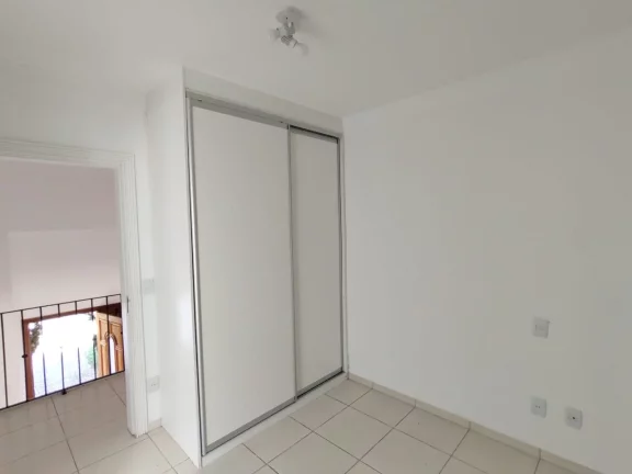 Imagem Casa em condomínio à venda em Vinhedo-SP, Condomínio Recanto dos Paturis: 3 quartos, 3 suítes, 2 salas, 4 banheiros, 4 vagas, 200 m². Imagem Casa em condomínio à venda em Vinhedo-SP, Condomínio Recanto dos Paturis: 3 quartos, 3 suítes, 2 salas, 4 banheiros, 4 vagas, 200 m².