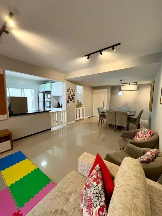 Imagem Sobrado à venda com 3 quartos, sendo 1 suíte, no condomínio Rio Preto, Atibaia - SP