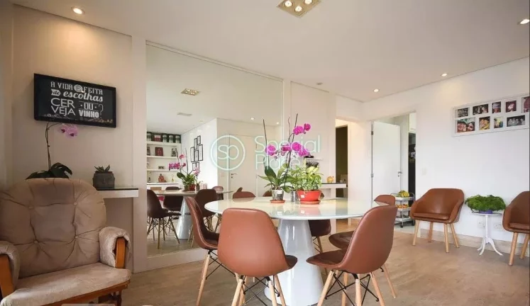 Imagem Amplo apartamento à venda com 4 quartos, sendo 3 suítes, e 5 banheiros no total. Este apartamento ...