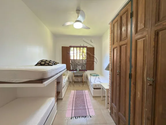 Imagem Casa Ampla em Condomínio Fechado Conforto, Espaço e Lazer a Poucos Minutos da Praia