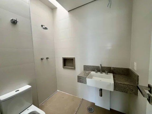 Imagem Cobertura Exclusiva à Venda na Riviera de São Lourenço Módulo 08: 4 Quartos, 4 Suítes, 3 Vagas, 274,43 m² com Vista para o Mar!