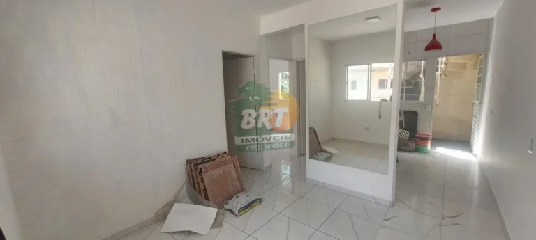 Imagem Casa em Condomínio para Locação em Mairinque, 2 dormitórios, 1 banheiro, 1 vaga