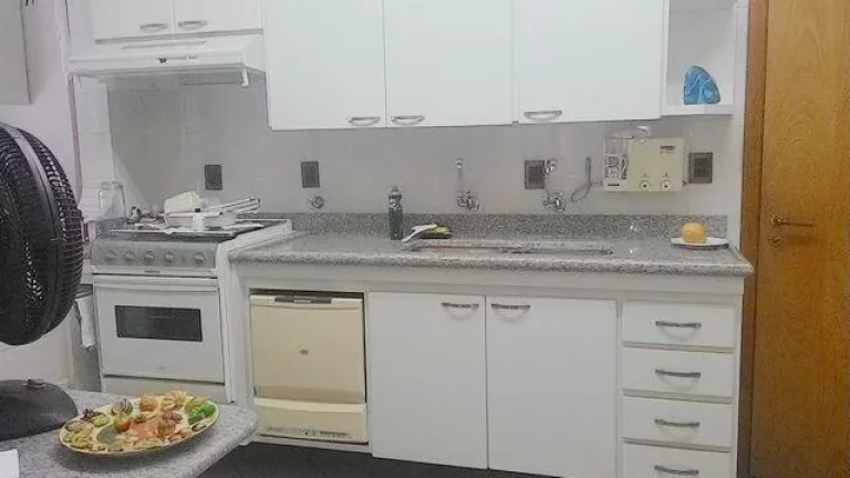 Imagem Praia de Pitangueiras, Alto Padrão, 2 Quadras da Praia, 2 Garagens, Local Nobre,130 Metros de Área Útil, Fino Acabamento!!!
