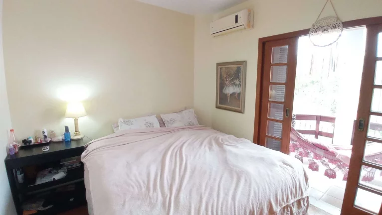 Imagem Casa com 4 Dormitórios à Venda, Área de 316 m2, Piscina, Edícula e Anexo - Santa Mônica, Florianópolis/SC
