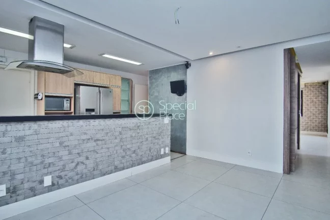 Imagem Excelente apto no Panamby - Área: 184,00m² - Amplo living com pé direito duplo ( persianas automa...