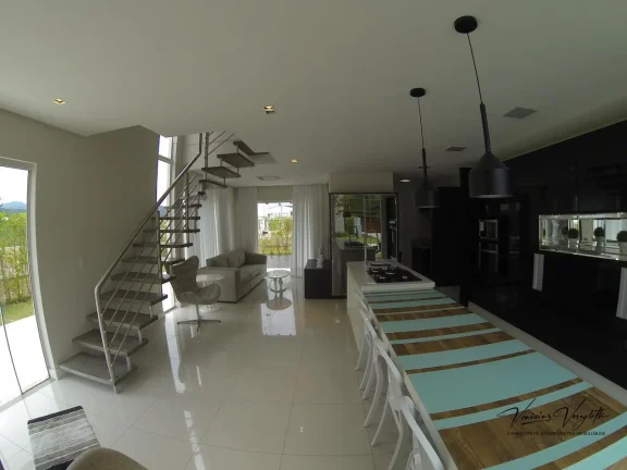 Imagem Casa em Condomínio para Venda em Balneário Camboriú / SC no bairro Barra