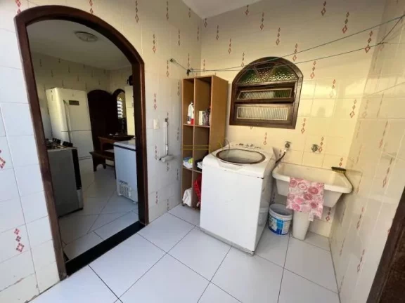 Imagem Casa térrea à venda de alto padrão, 100 metros da praia, em Peruíbe
